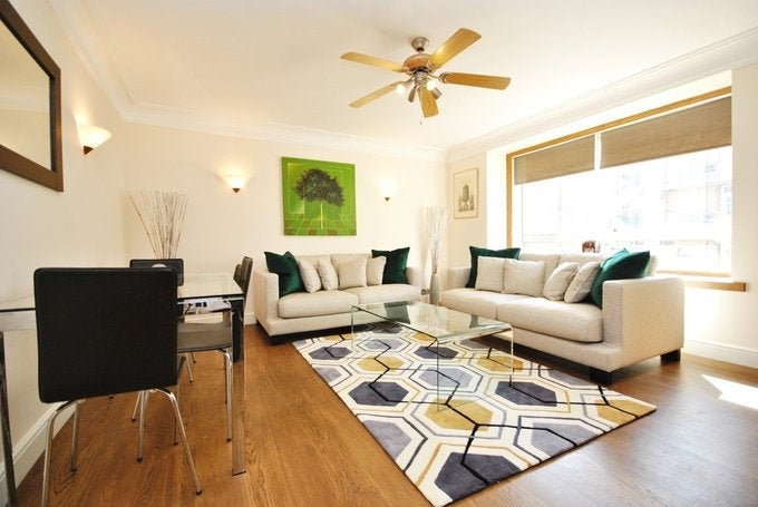 Flat Kinnerton Street in London
