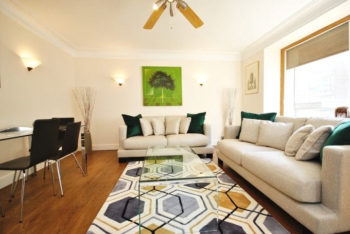 Flat Kinnerton Street in London