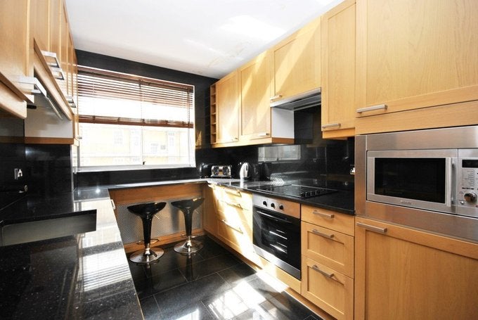 Flat Kinnerton Street in London