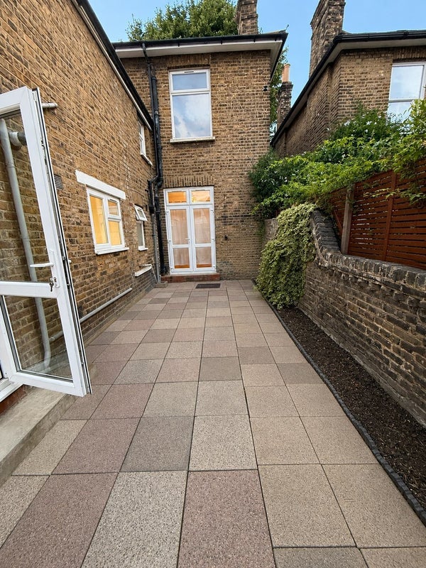 Flat Osborne Road in Greater London