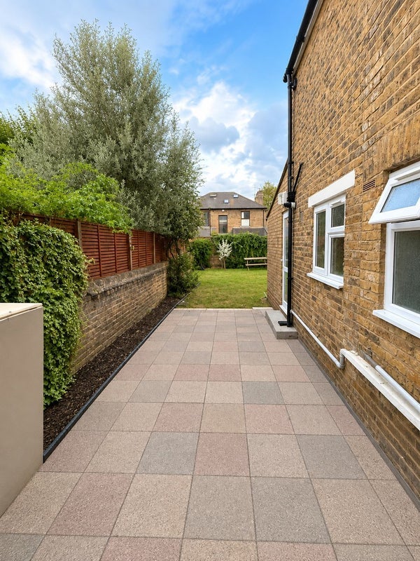 Flat Osborne Road in Greater London