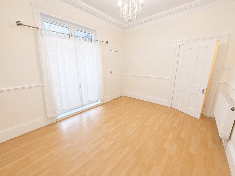 Flat Osborne Road in Greater London