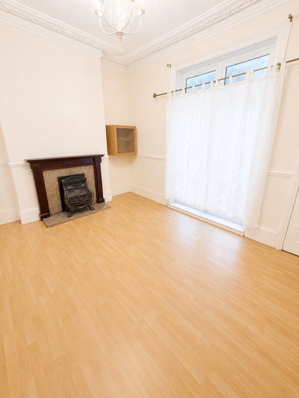 Flat Osborne Road in Greater London