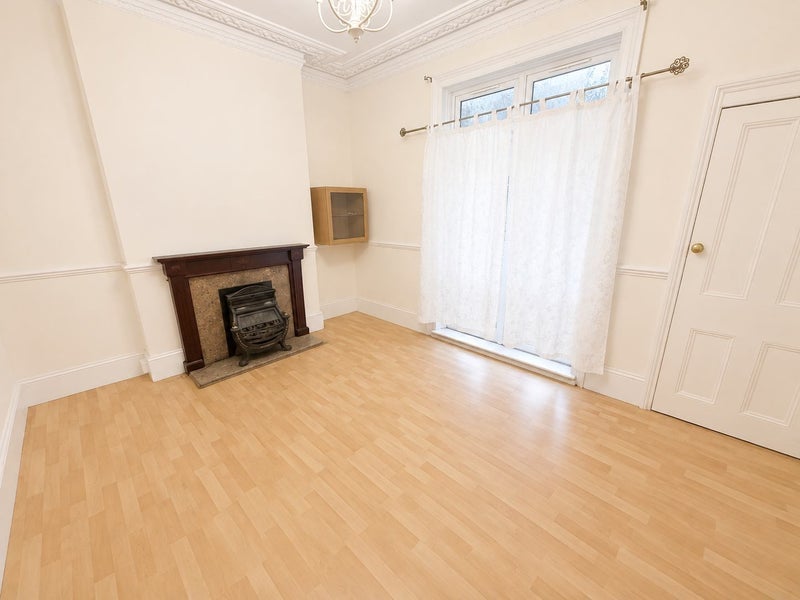 Flat Osborne Road in Greater London