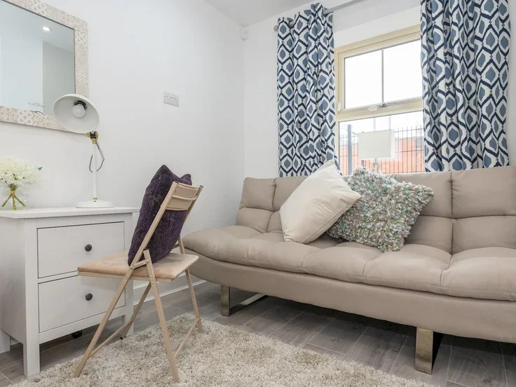 House Holts Crest Way in Leeds