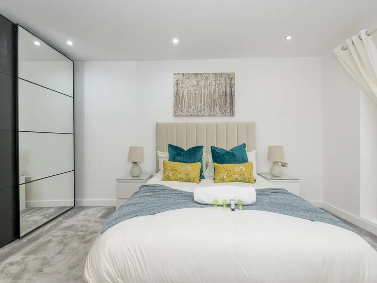 House Holts Crest Way in Leeds