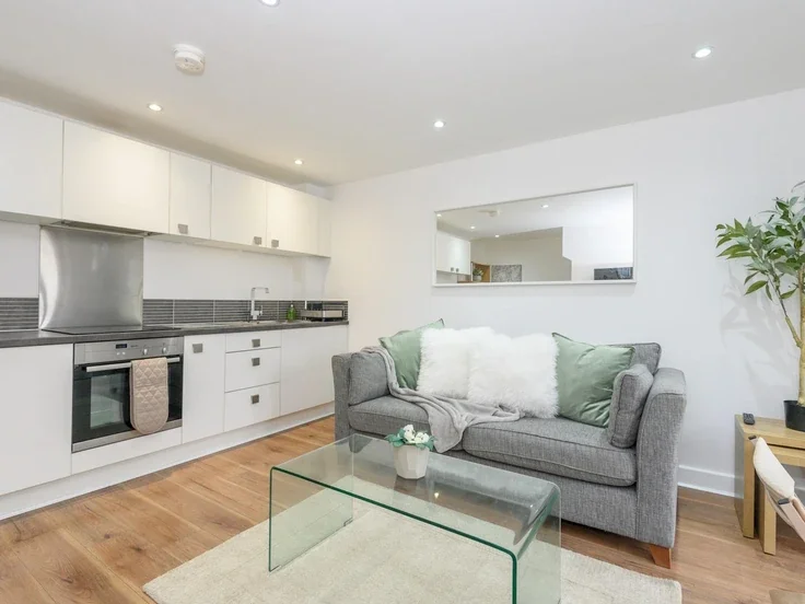 House Holts Crest Way in Leeds