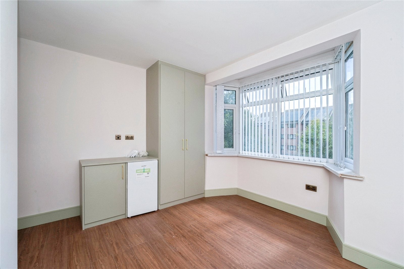 Room Nigel Close in Greater London