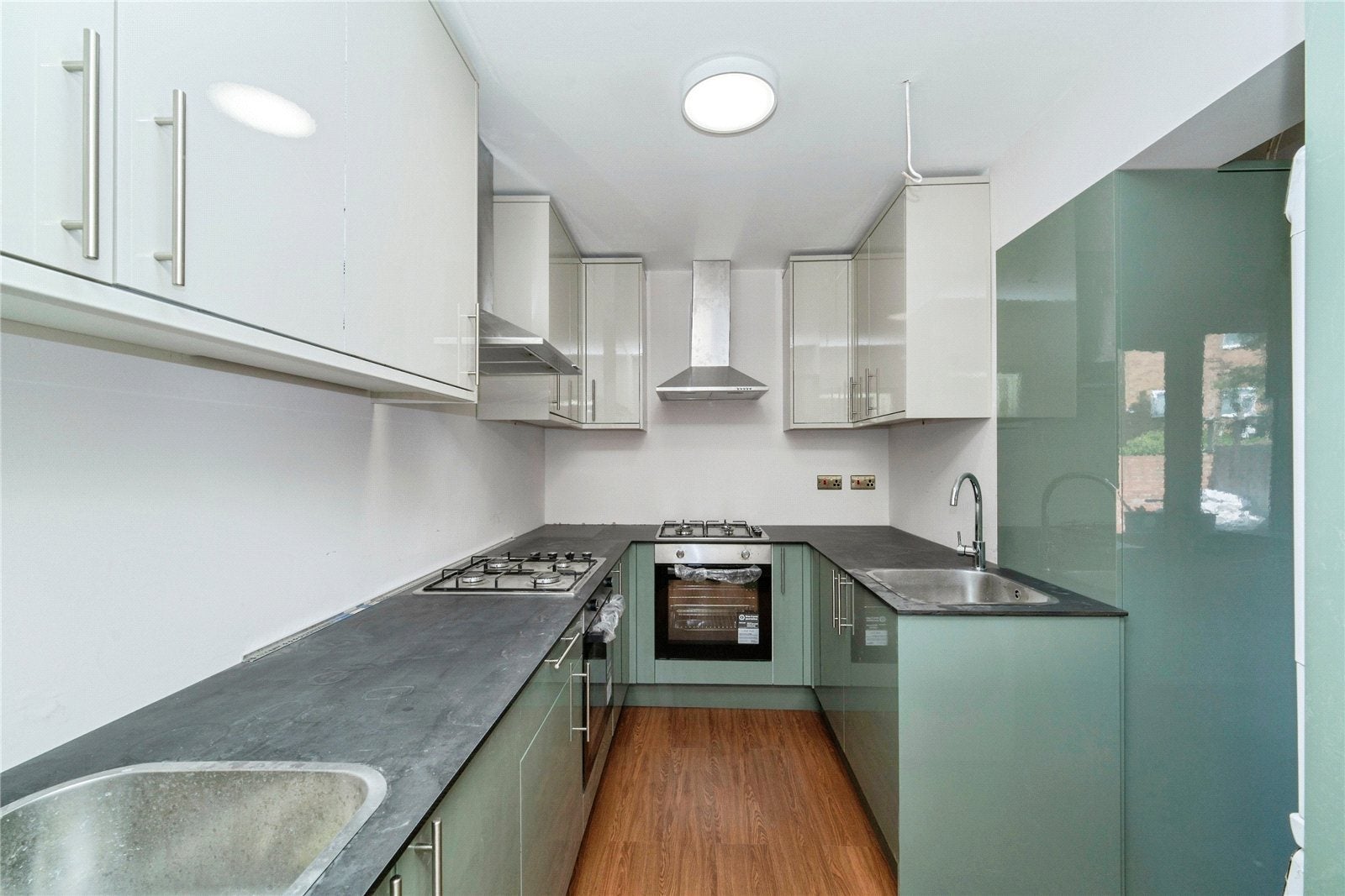 Room Nigel Close in Greater London