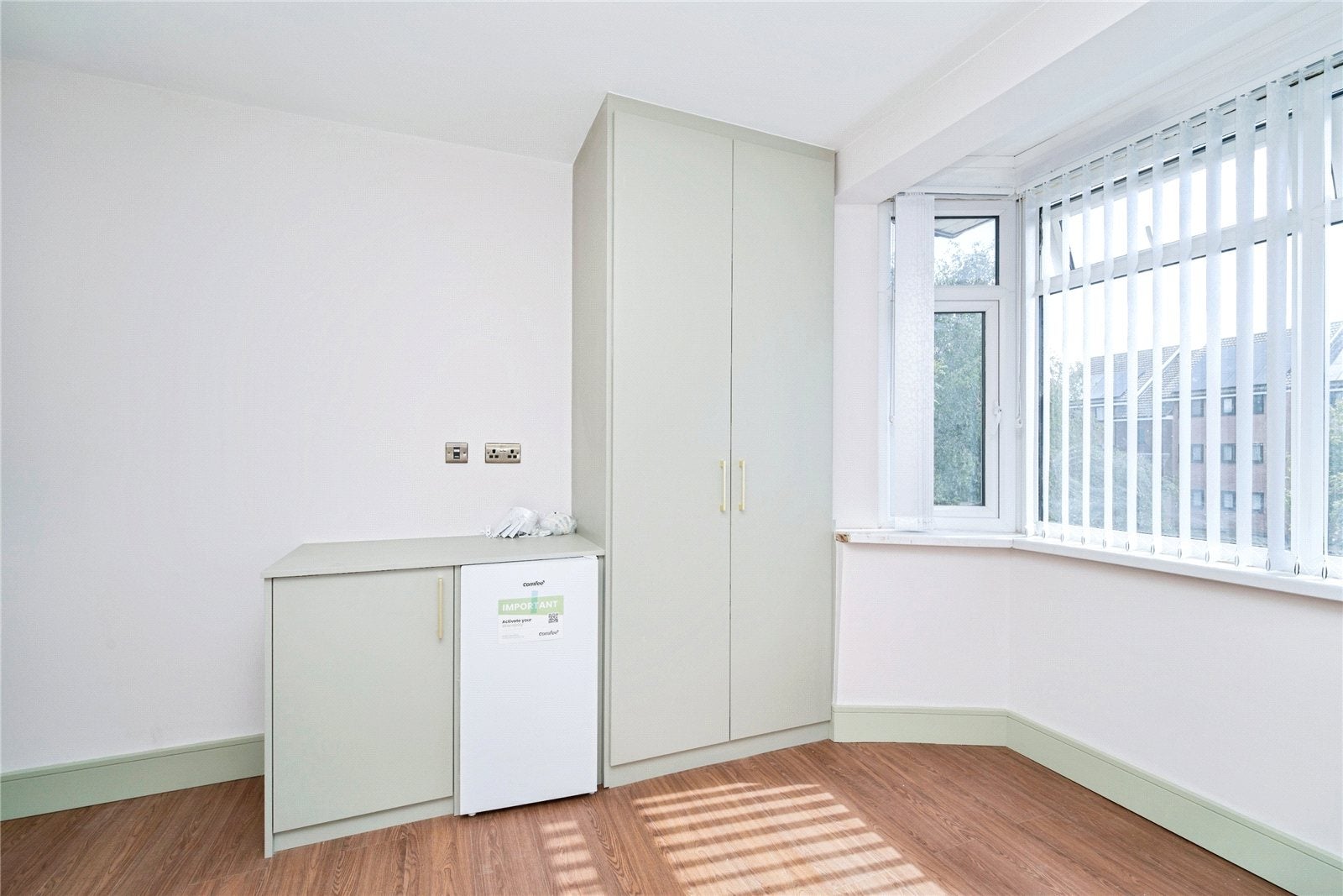 Room Nigel Close in Greater London