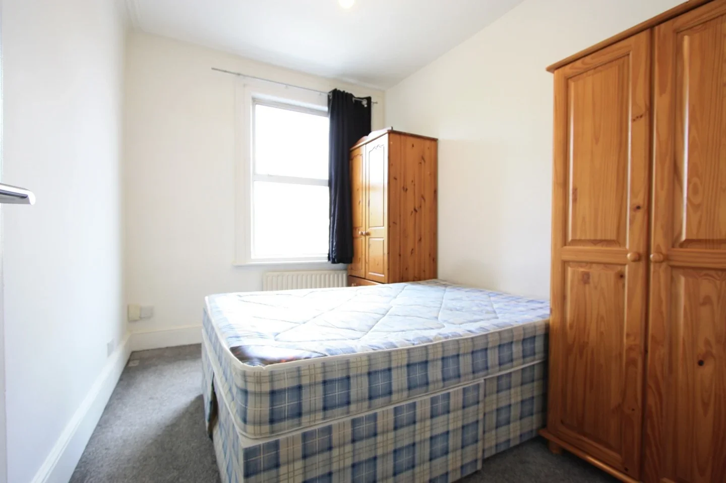 Flat Finchley Road in Greater London
