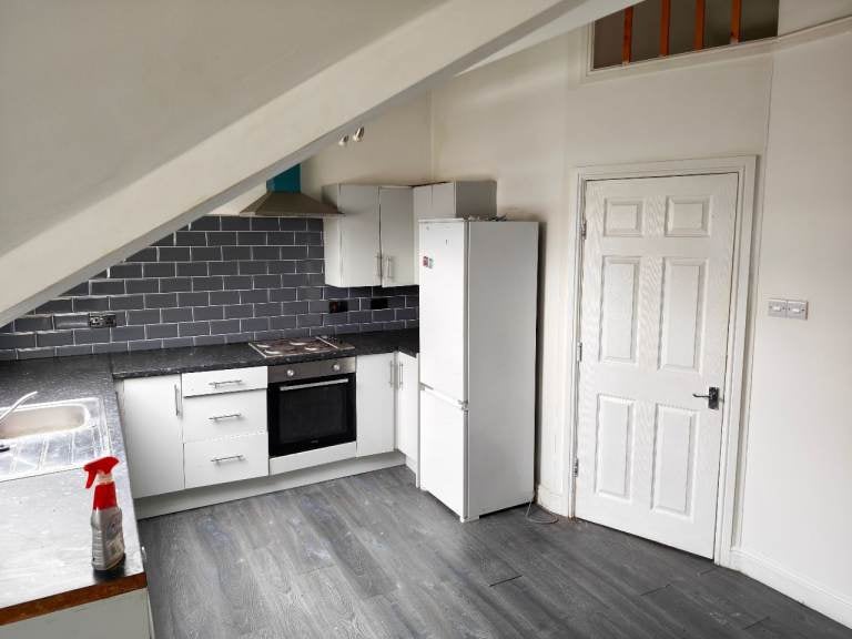 Flat Roundhay Road in Leeds