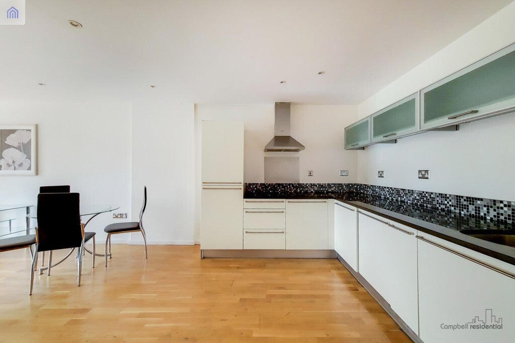 Flat Millharbour in Greater London
