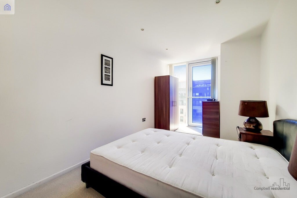 Flat Millharbour in Greater London