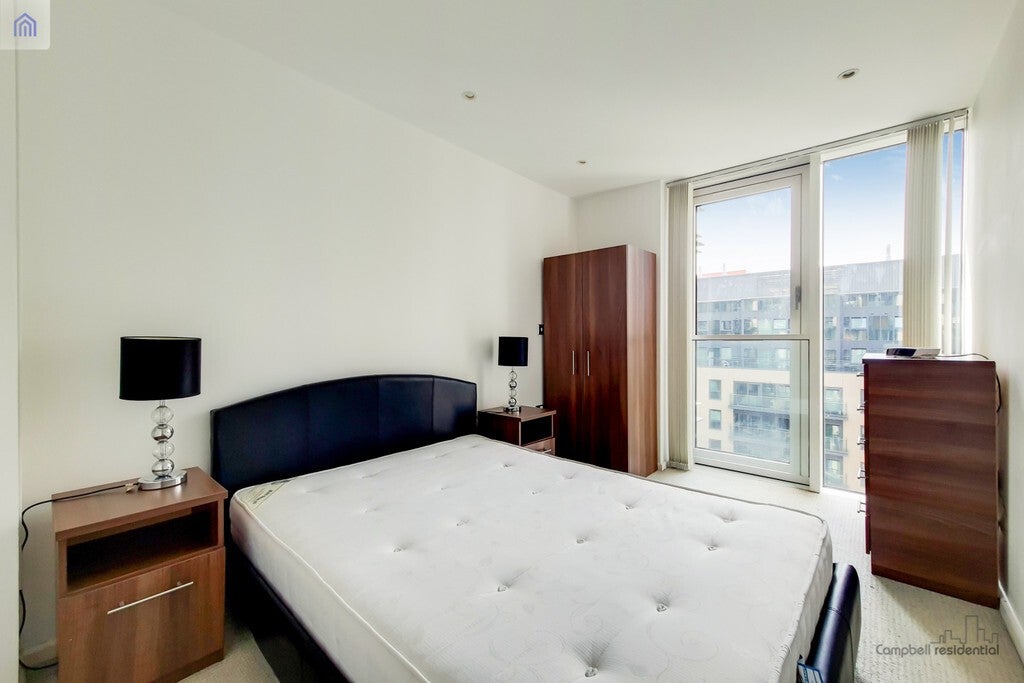 Flat Millharbour in Greater London