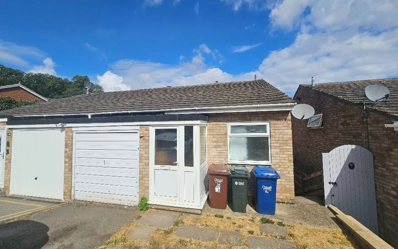House Dexter Close in Cherwell District