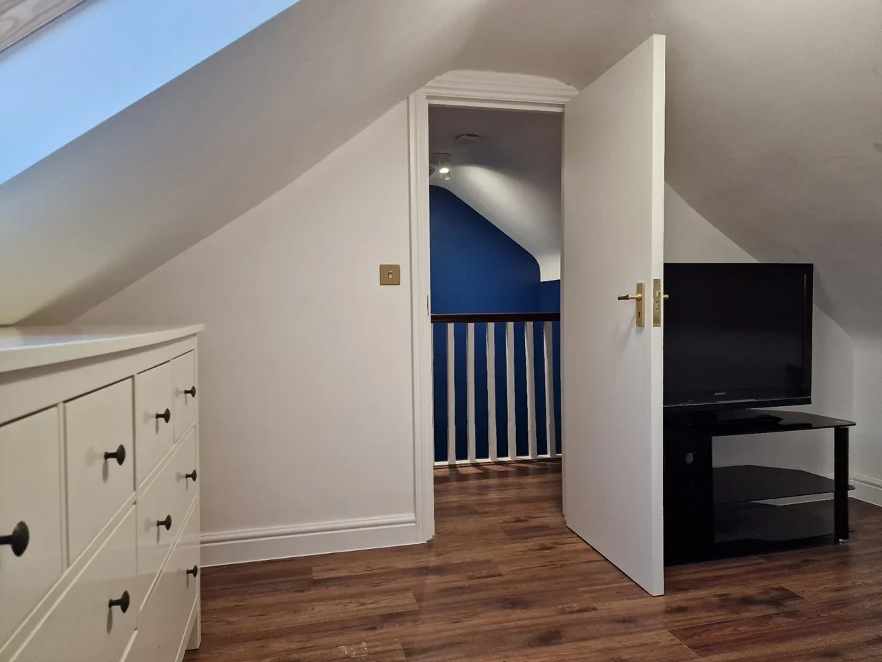 Room Largewood Avenue in Greater London
