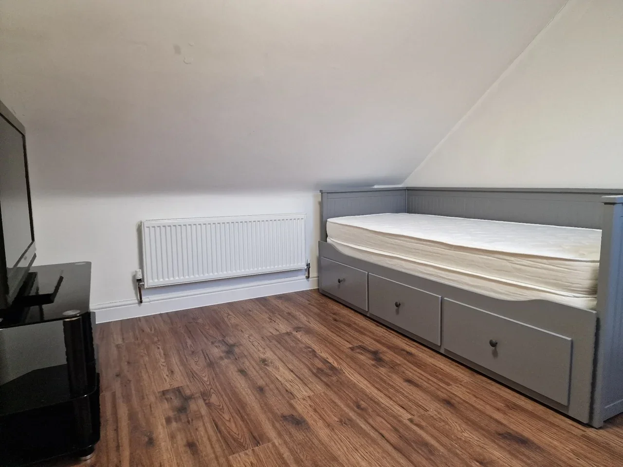 Room Largewood Avenue in Greater London
