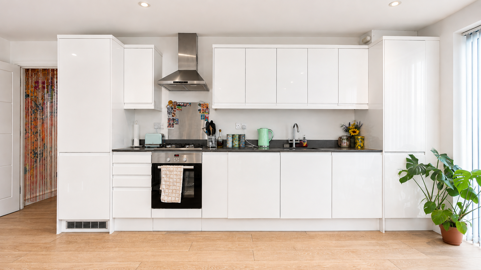 Flat Wellington Street in Greater London