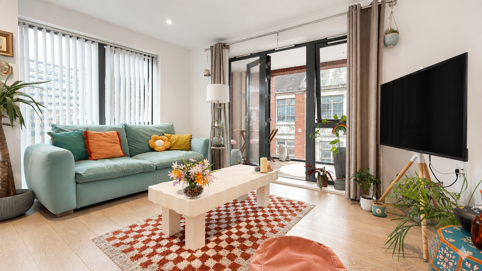 Flat Wellington Street in Greater London