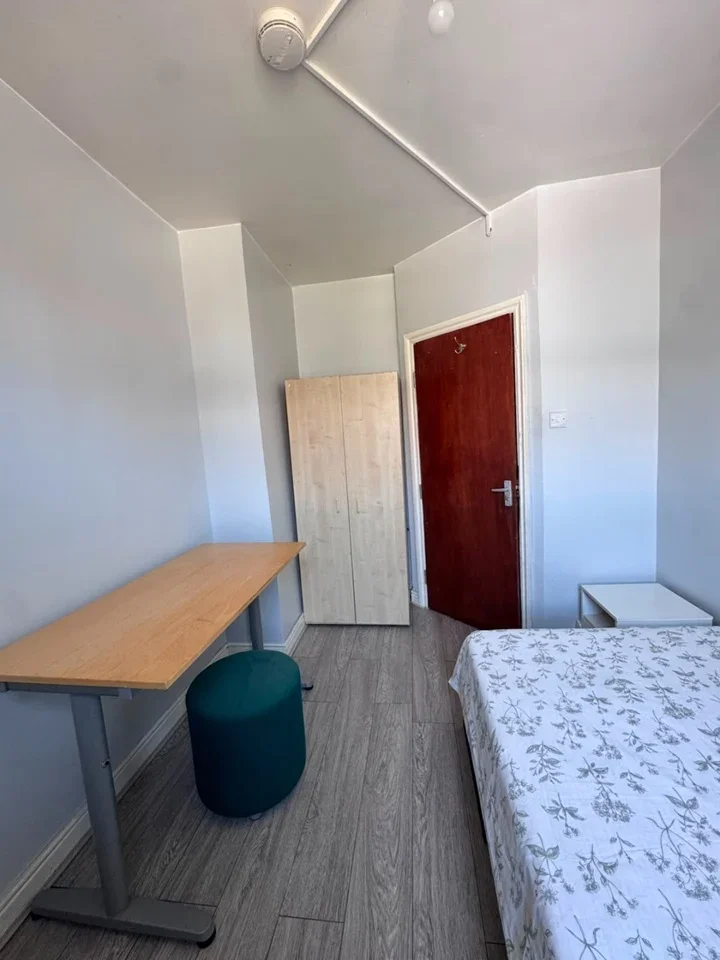 Room Lordship Lane in Greater London