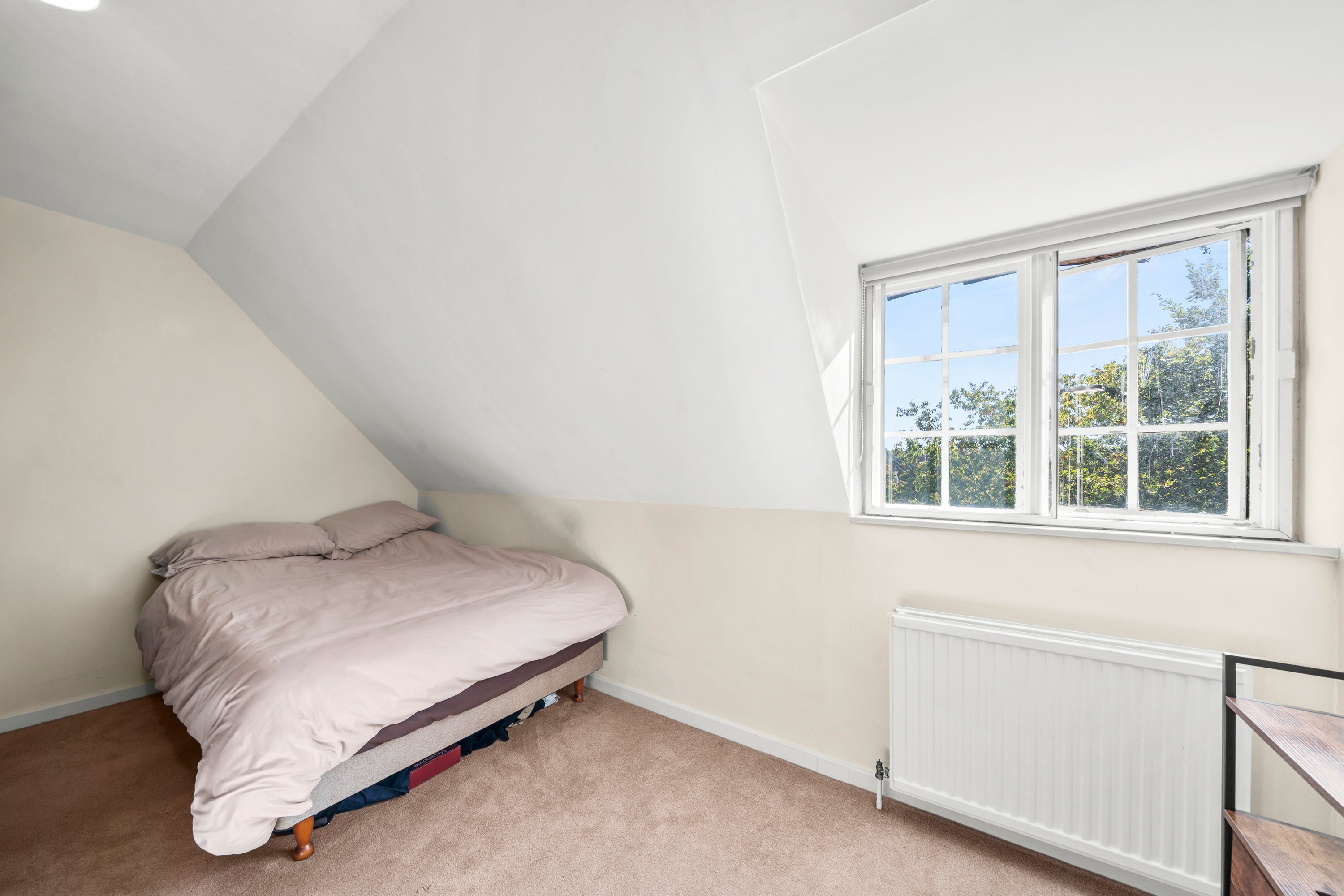 Flat Lyttelton Road in Greater London