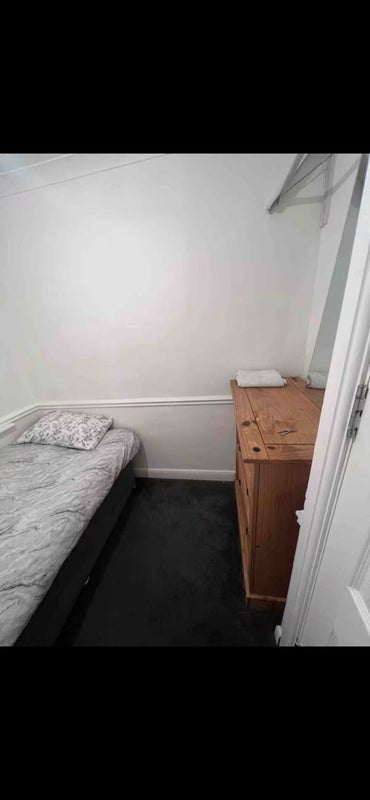 Room Northgate Road in Crawley