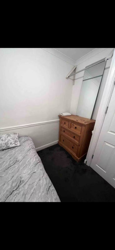 Room Northgate Road in Crawley