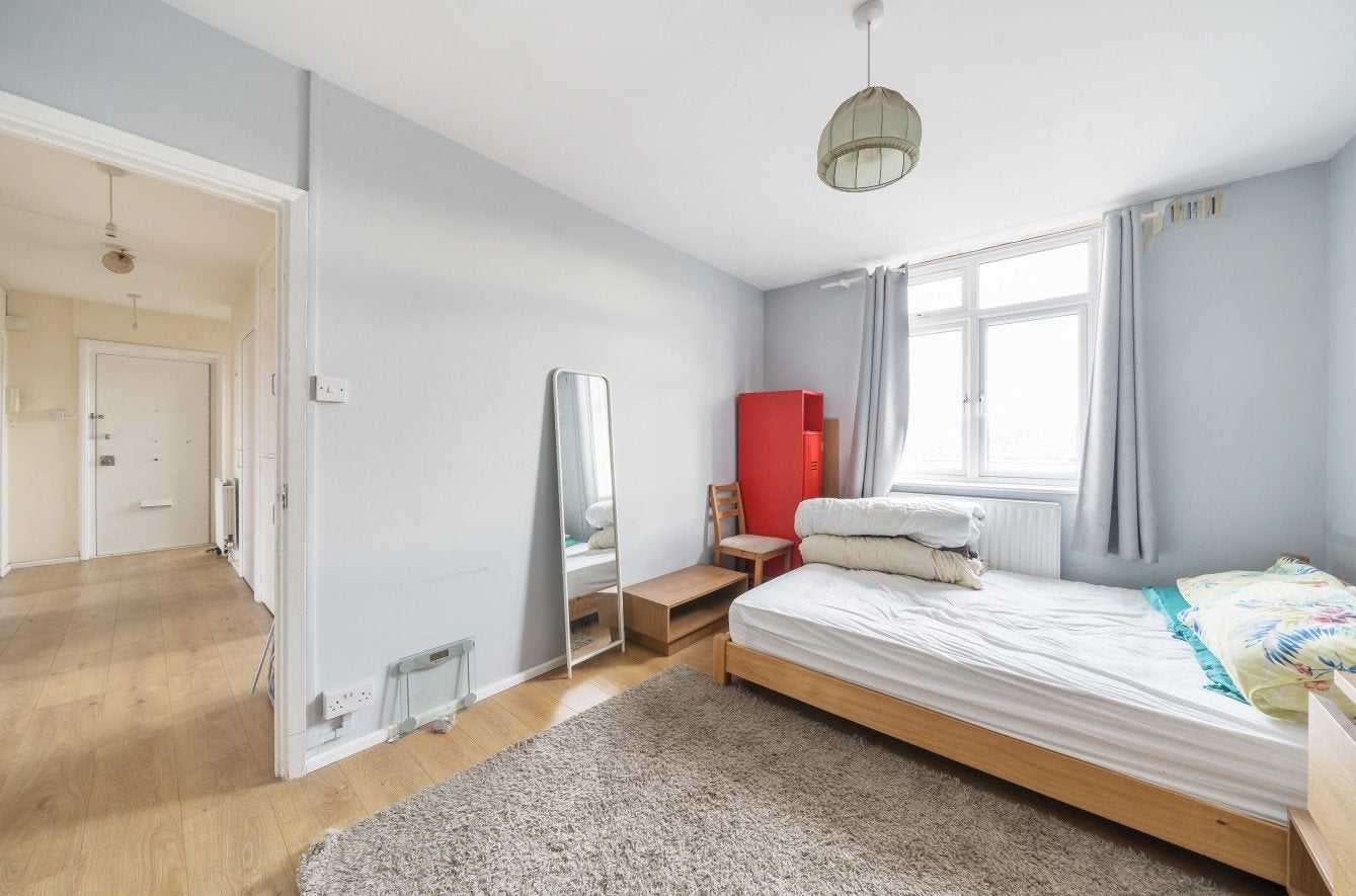 Flat Marcella Road in Greater London