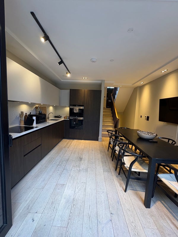 Room Cabul Road in Greater London