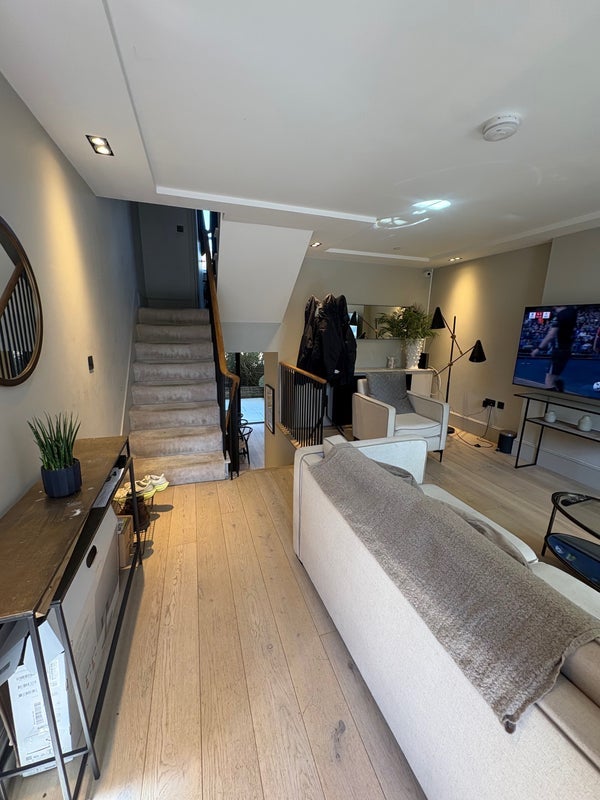 Room Cabul Road in Greater London