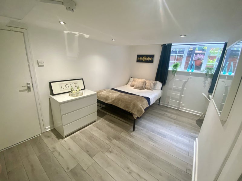Room Ashgate Road in Sheffield