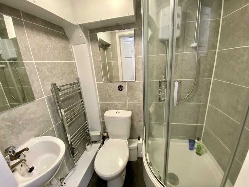Room Ashgate Road in Sheffield