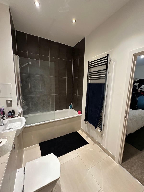 Room Whiston Road in Greater London