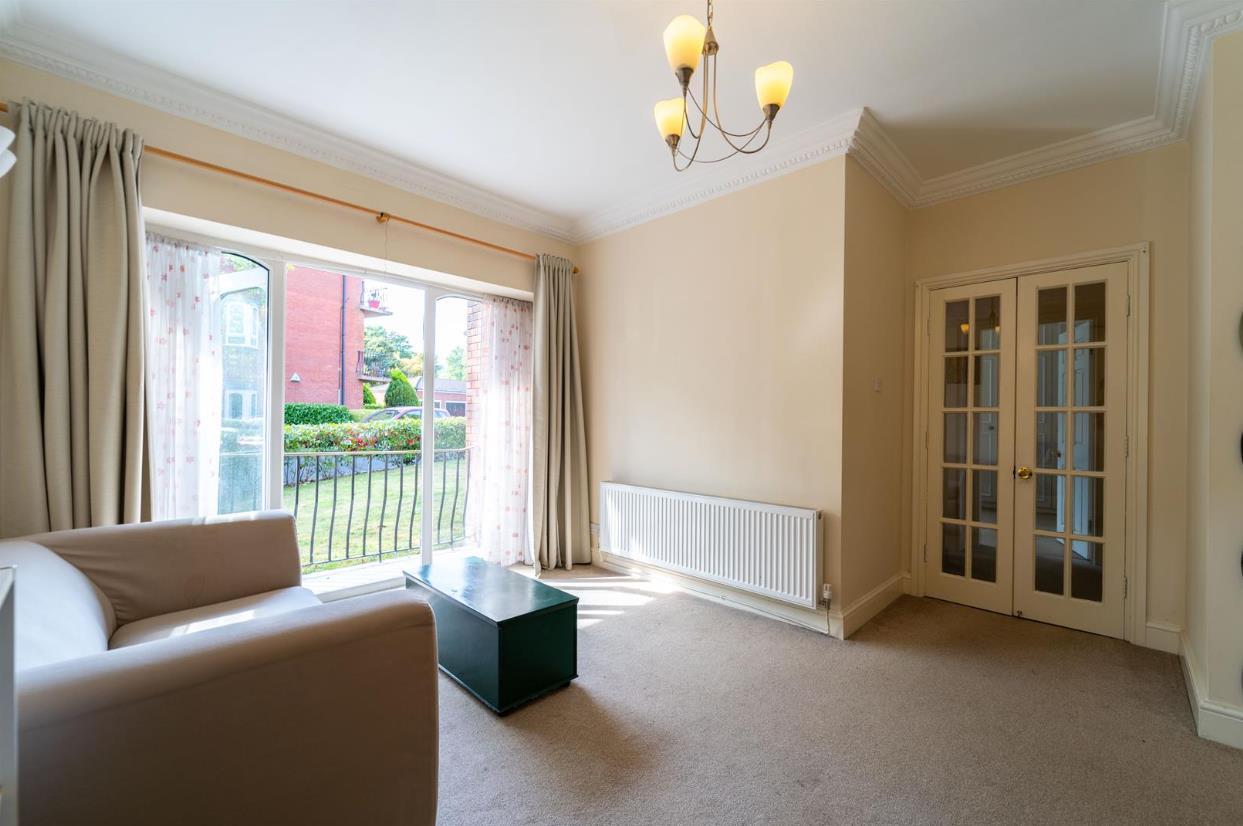 Flat Harborne Park Road in Birmingham