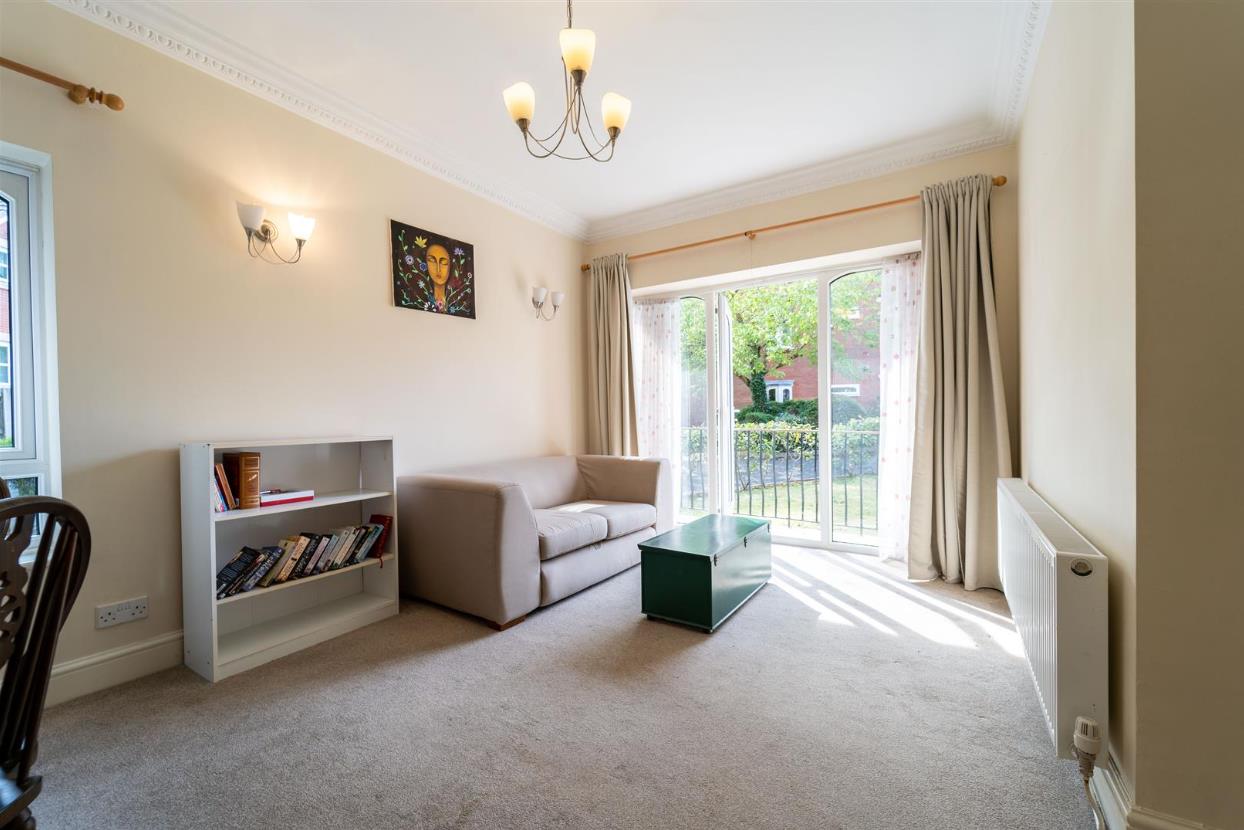 Flat Harborne Park Road in Birmingham