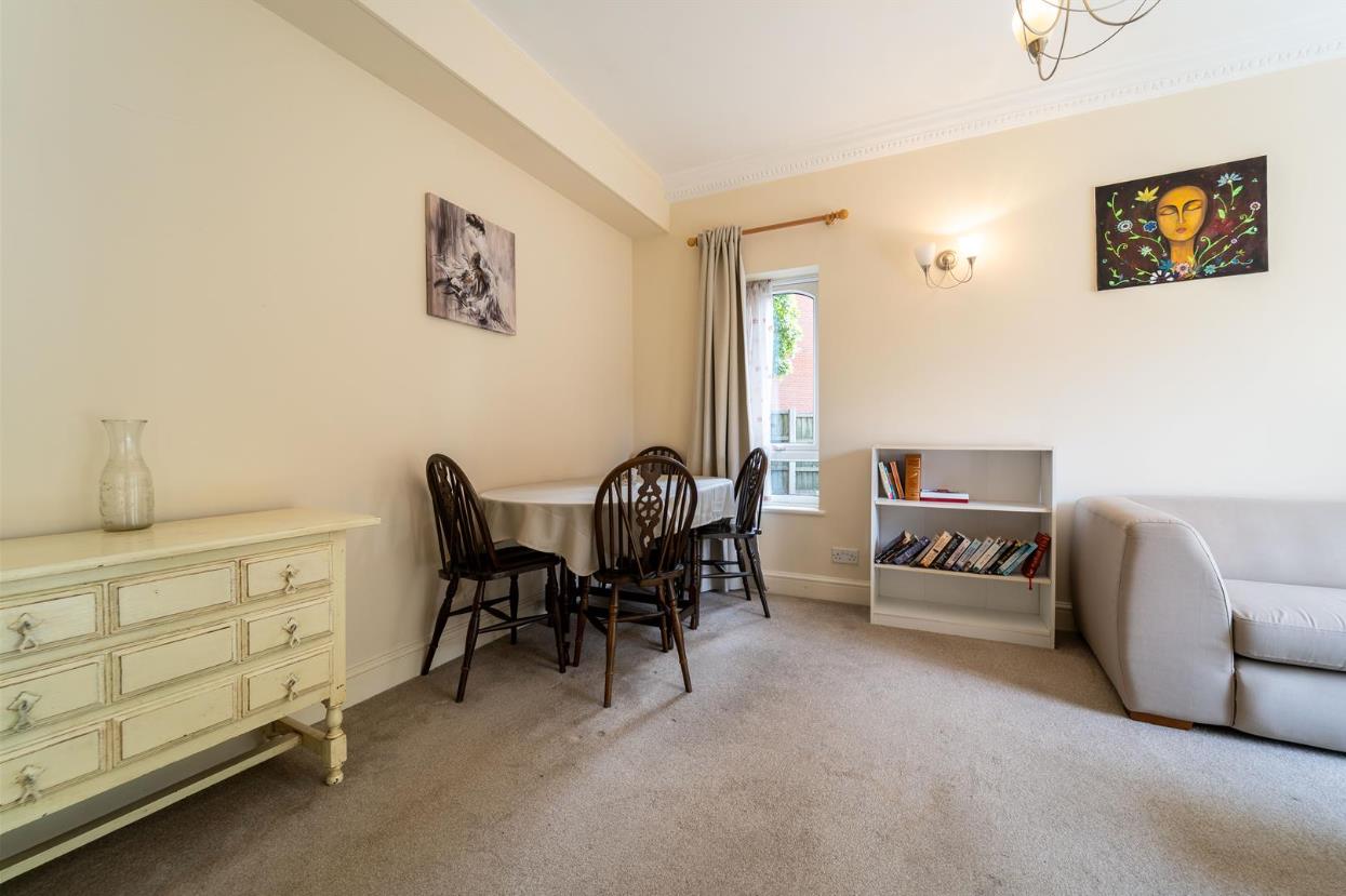 Flat Harborne Park Road in Birmingham