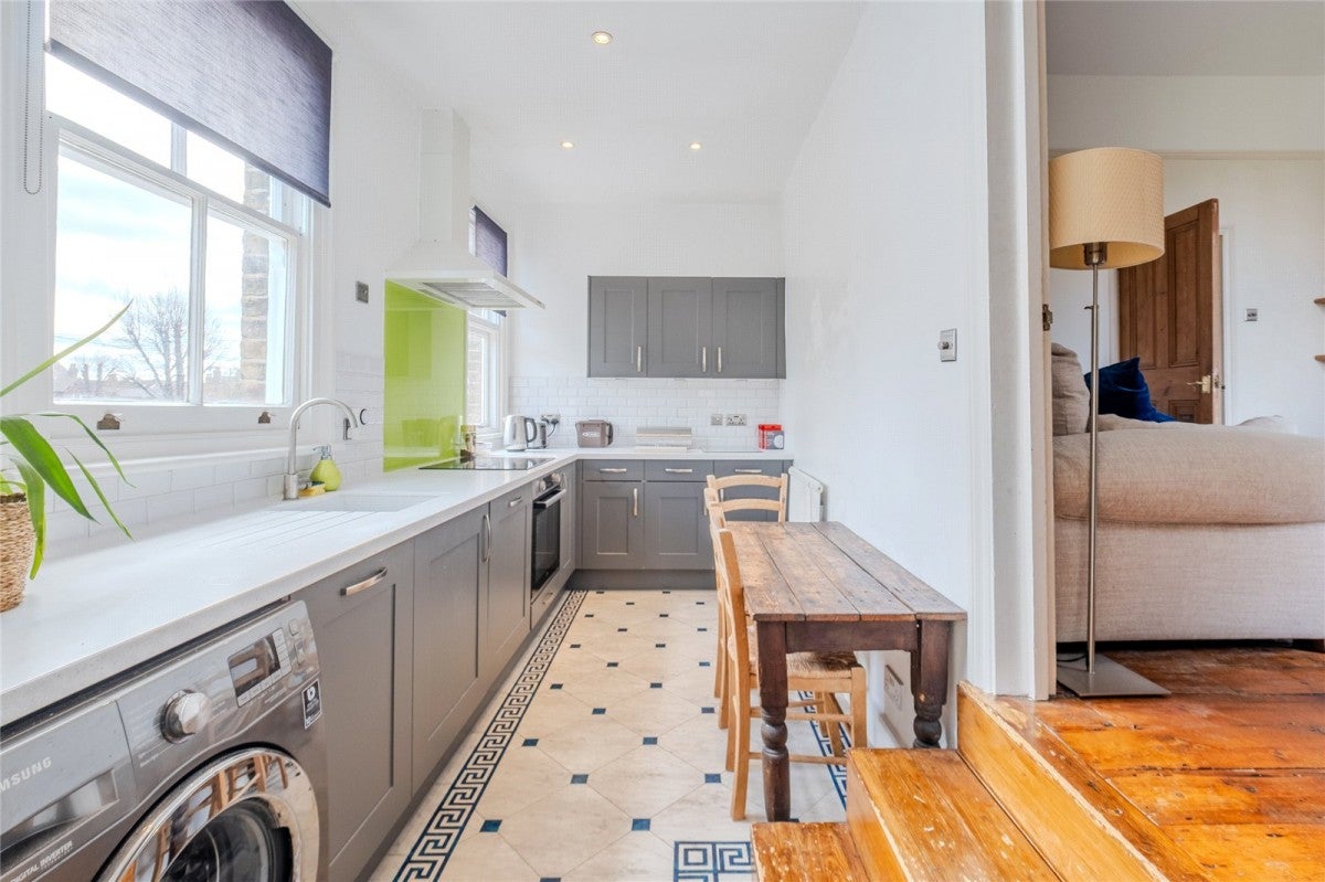 Flat Northanger Road in Greater London