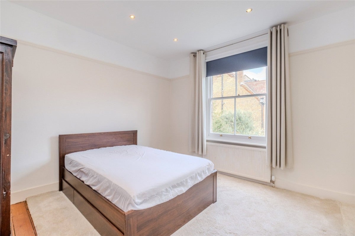 Flat Northanger Road in Greater London