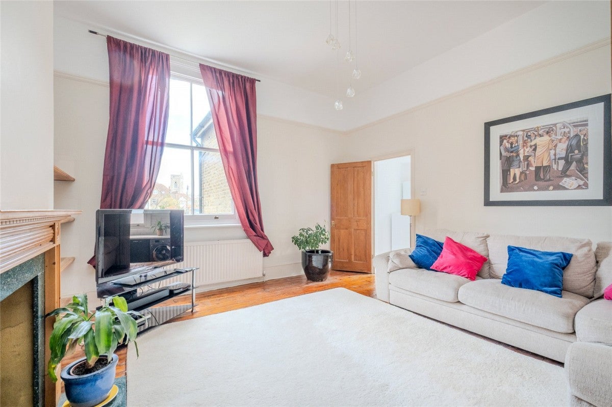 Flat Northanger Road in Greater London