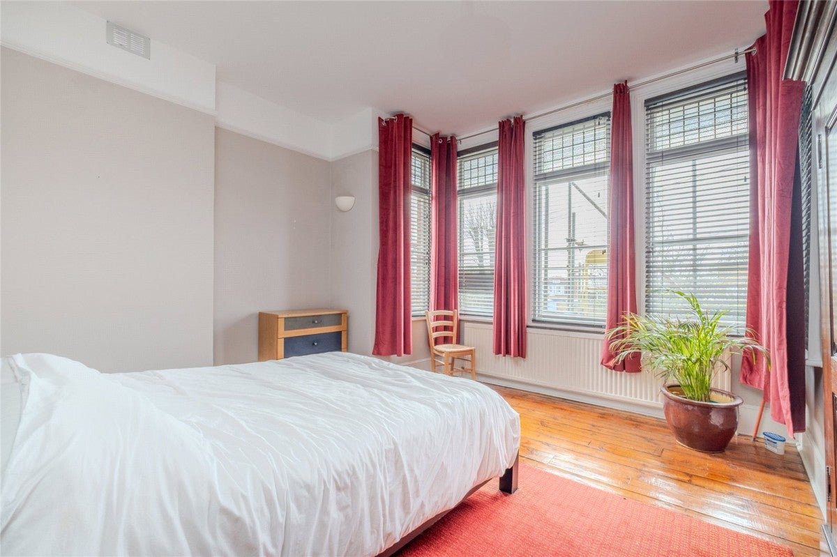 Flat Northanger Road in Greater London