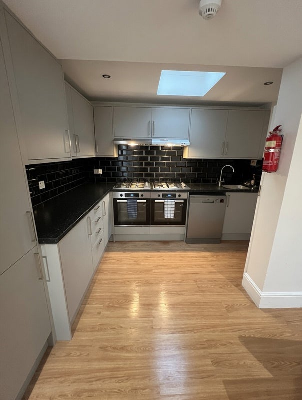 Room Eversleigh Road in Greater London