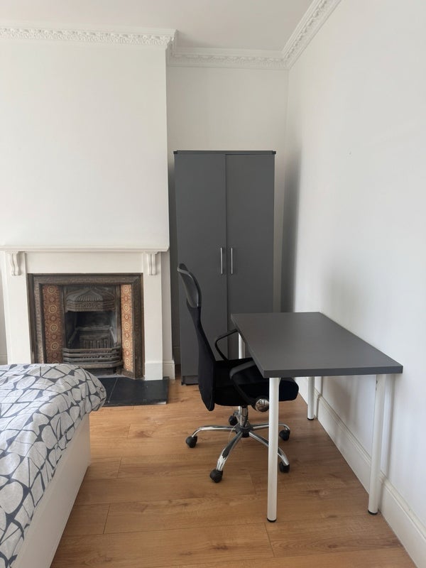 Room Eversleigh Road in Greater London