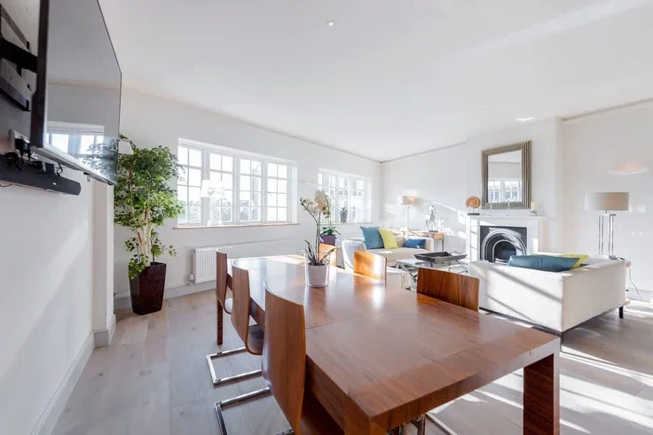 Flat Imperial Square in Greater London