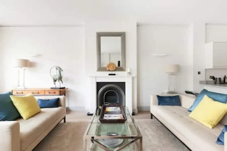 Flat Imperial Square in Greater London