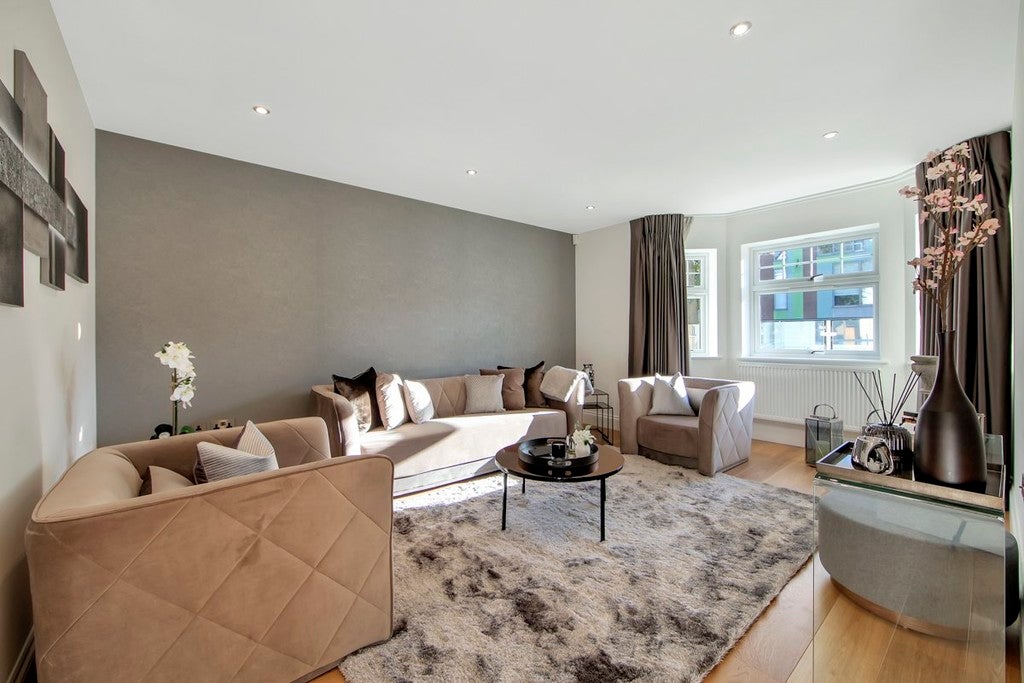 Flat Sutton Road in Greater London