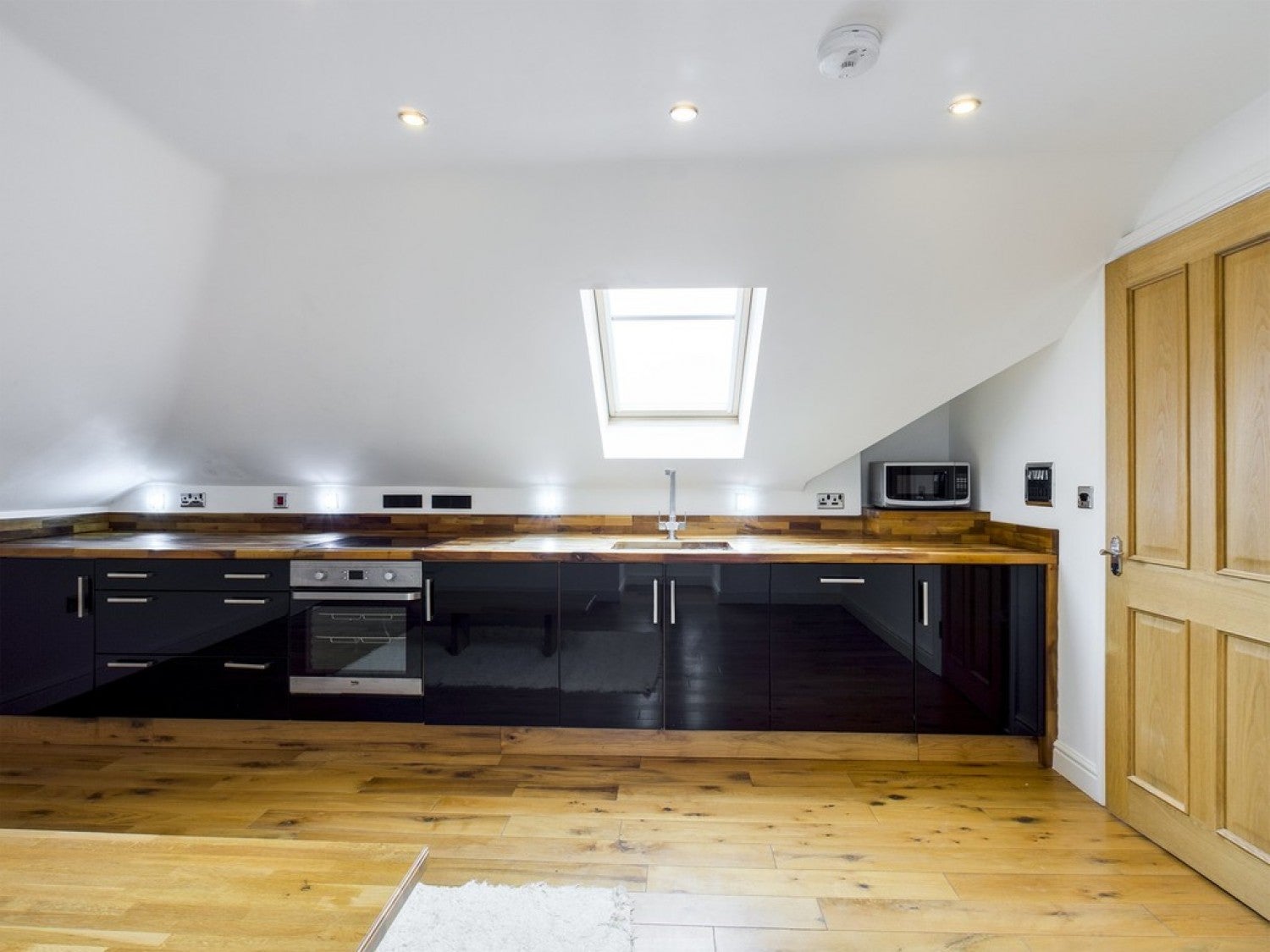 Flat Ashenground Road in Mid Sussex