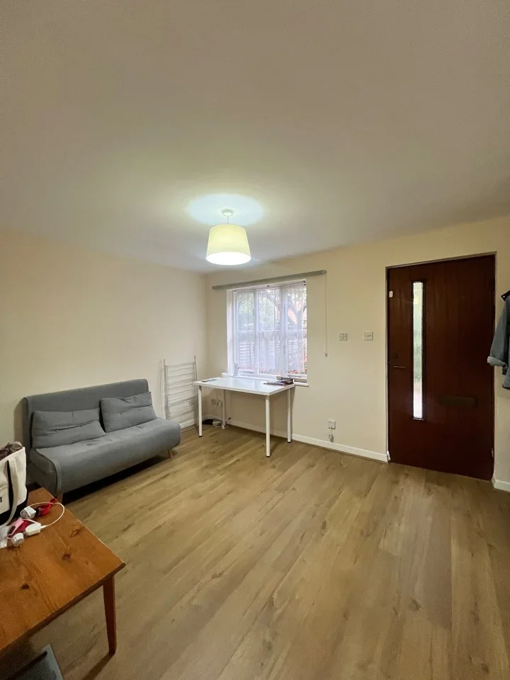 Flat Bunning Way in Greater London