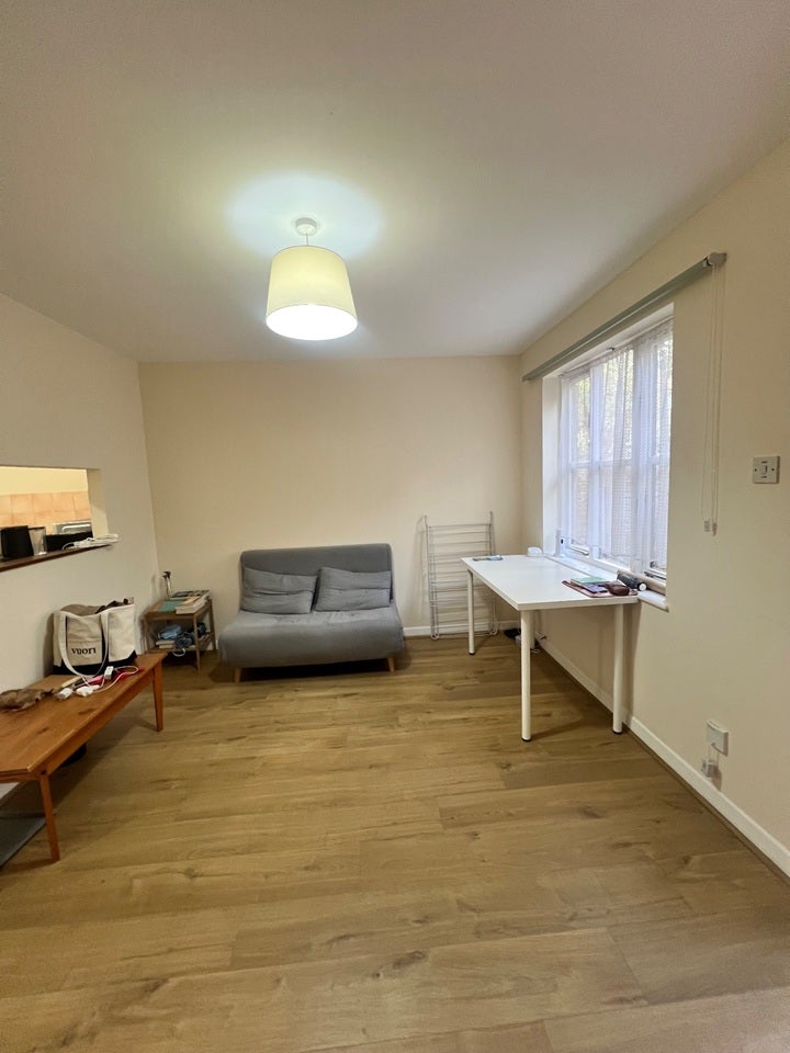 Flat Bunning Way in Greater London
