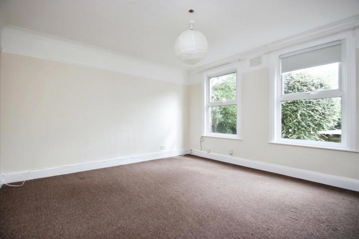Flat Thiery Road in Bristol